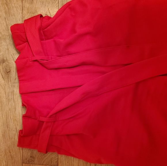 Red high-waisted paperbag pants - Picture 2 of 6